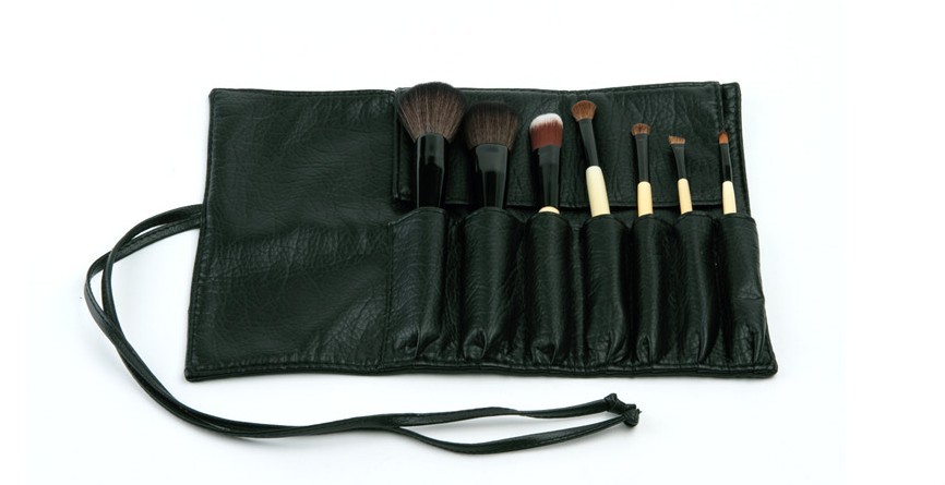 cosmetic brush